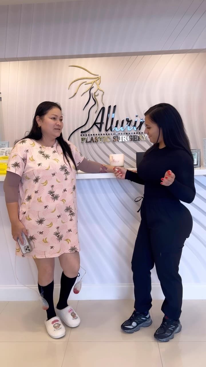 1 week post op Tummy tuck and breast reduction with arm LIPO 🩷🫶🏻🥼