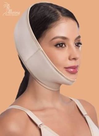 ✨ Post-Chin Lipo Care with Dr. Karlinsky! ✨

After your chin liposuction, proper care is key for smo