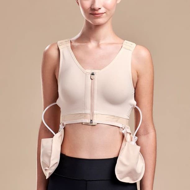 👙 Ready to Ditch the Bra? 👙

Dr. Karlinsky shares the perfect time to stop wearing your bra after 