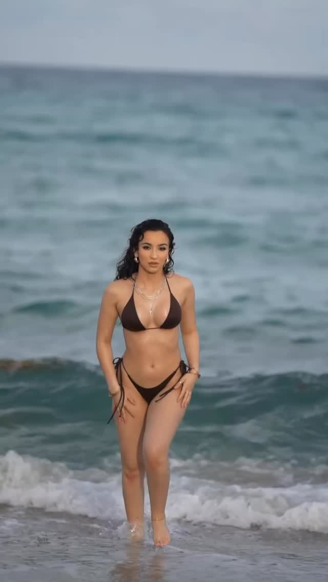 Beach days hit different with the curves you’ve always wanted 😻🔥🏝️

Breast aug results made for b
