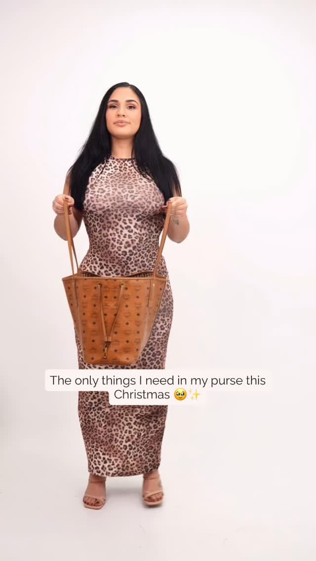 This Christmas, my purse is packed with priorities 🎄✨ It’s never too late to give yourself confiden